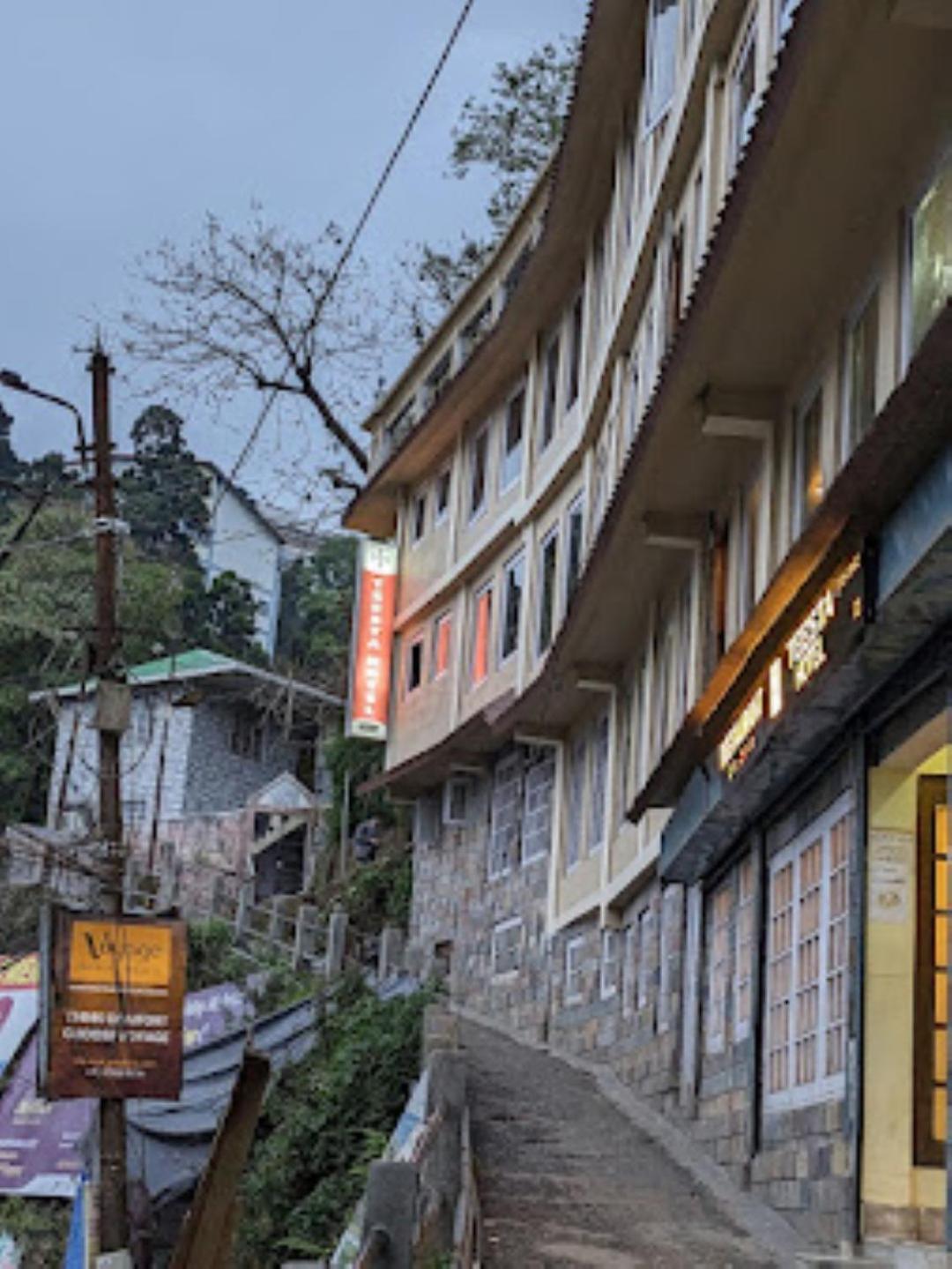 Teesta Hotel , Darjeeling ดาร์จีลิง ภายนอก รูปภาพ